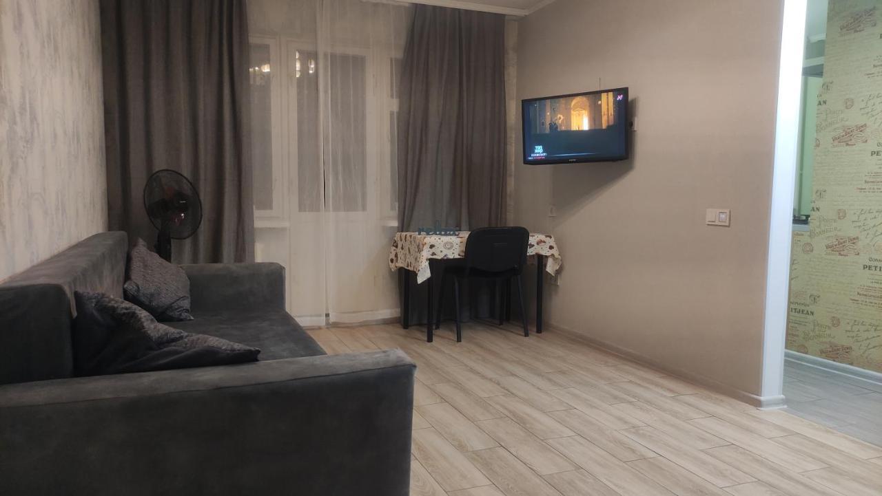 צ'רניהיב Apartment Near City Center On Peremohy Avenue 46 מראה חיצוני תמונה
