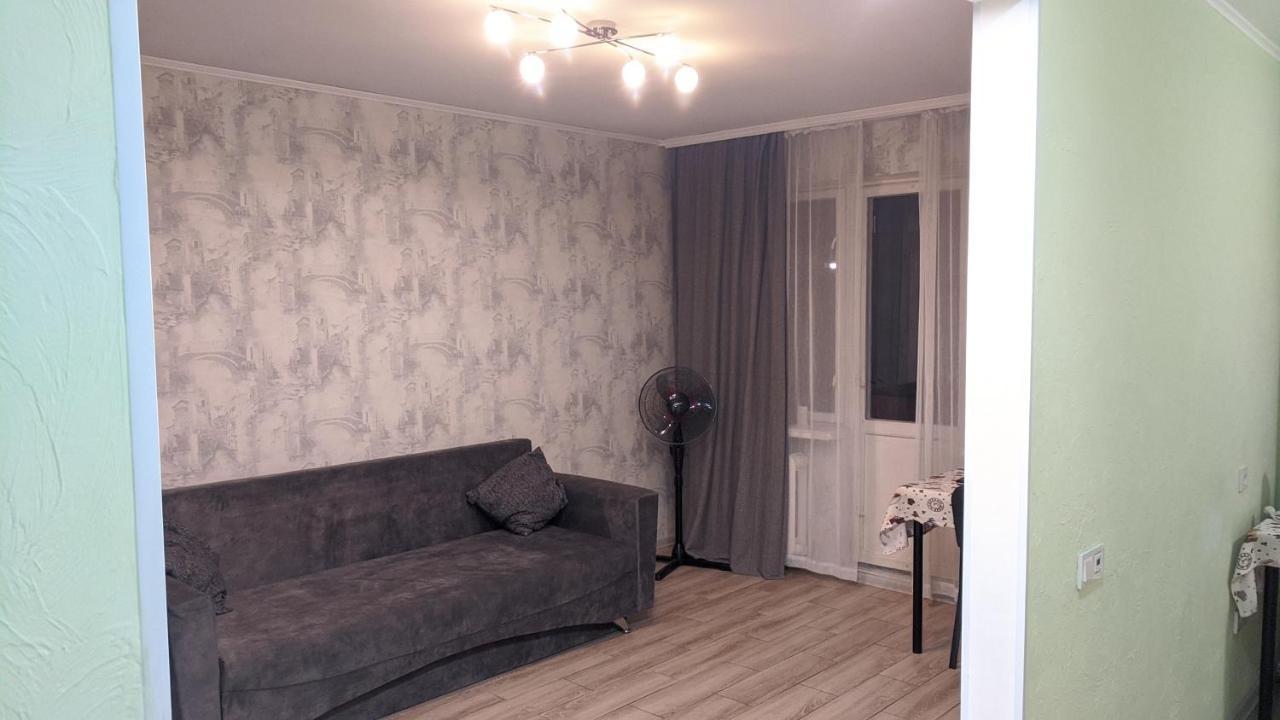 צ'רניהיב Apartment Near City Center On Peremohy Avenue 46 מראה חיצוני תמונה