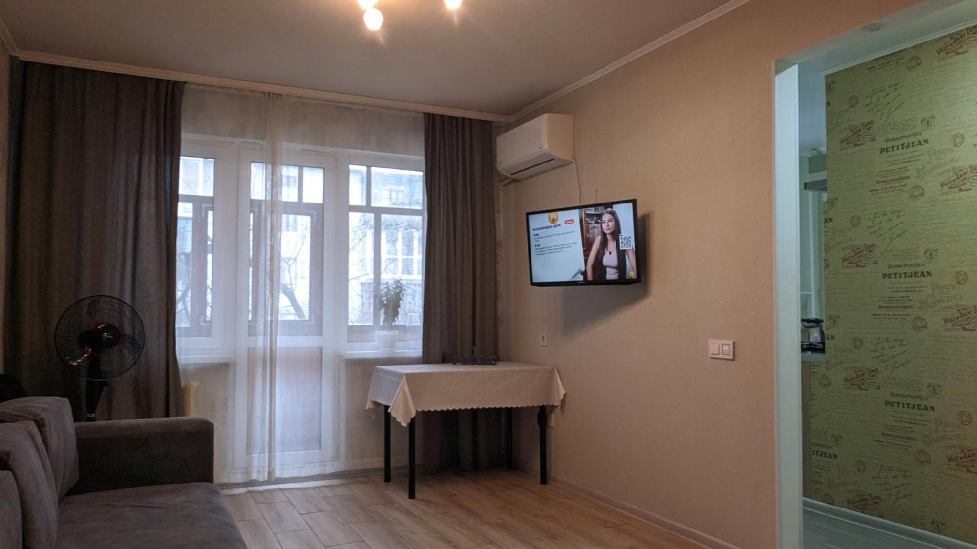 צ'רניהיב Apartment Near City Center On Peremohy Avenue 46 מראה חיצוני תמונה